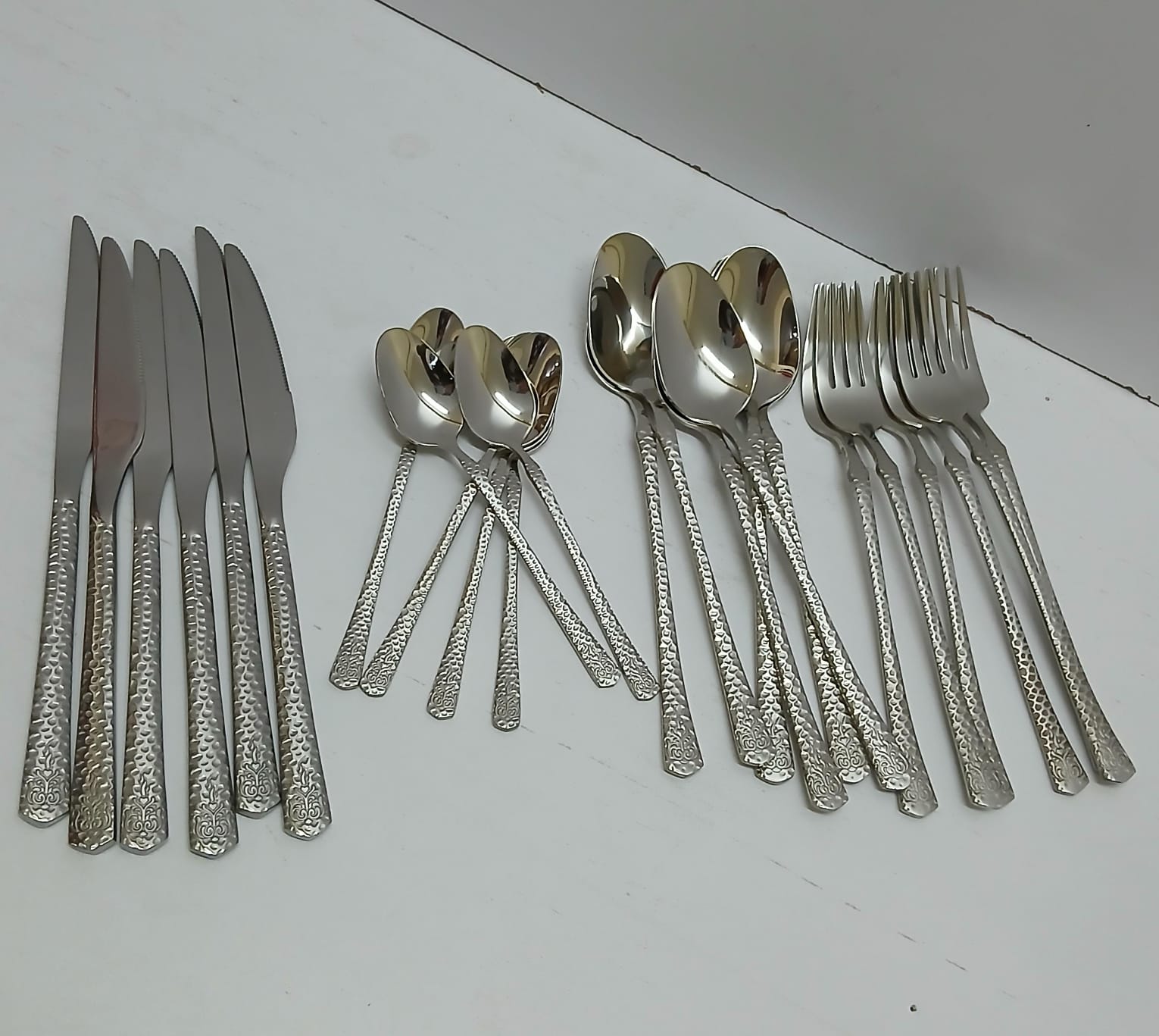 24-Piece Luxury Cutlery Set Stainless Steel Hammered Pattern Gold Silver Flatware Dinnerware Service for 6