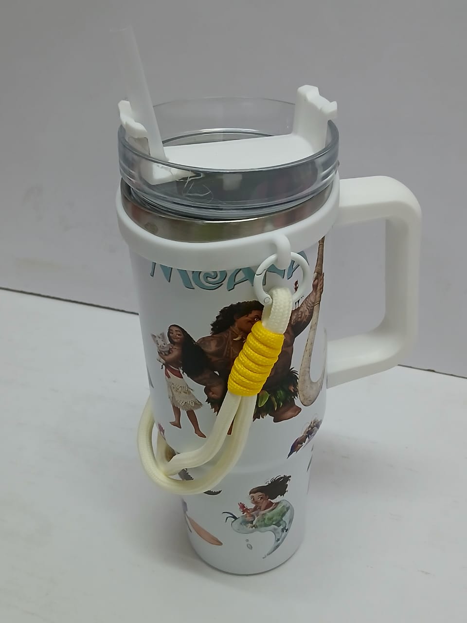 900ml Insulated Tumbler with Handle and Straw - Character Design