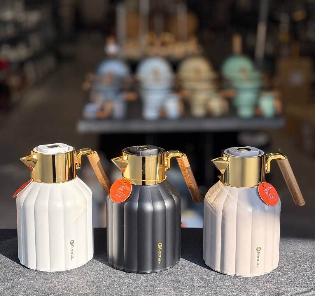Feenik Premium Vacuum Flask 1L with Wooden Handle - Gold Lid