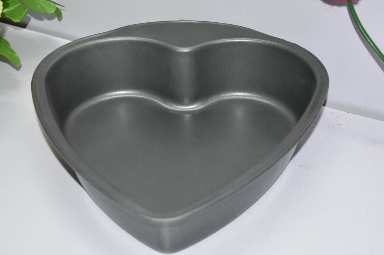 Non-Stick Heart Shape Cake Baking Tin | Love Cake Pan | 27.5cm
