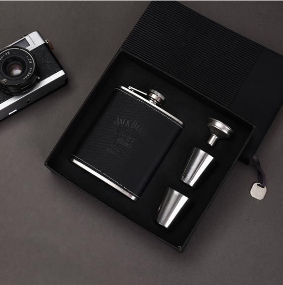 Hip Flask Whisky Bottle Gift Set with 2 Tot Cups – 200ml (Black & Brown Leather)