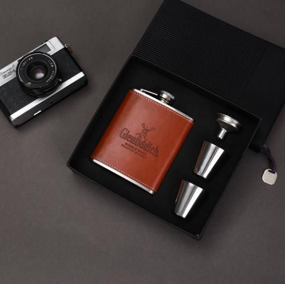 Hip Flask Whisky Bottle Gift Set with 2 Tot Cups – 200ml (Black & Brown Leather)