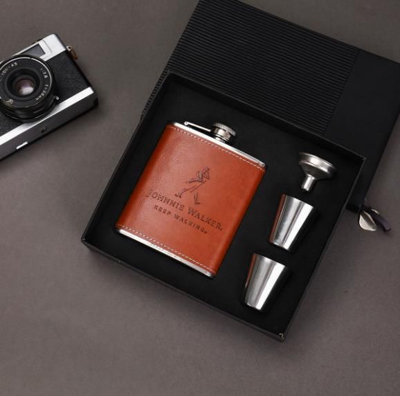 Hip Flask Whisky Bottle Gift Set with 2 Tot Cups – 200ml (Black & Brown Leather)