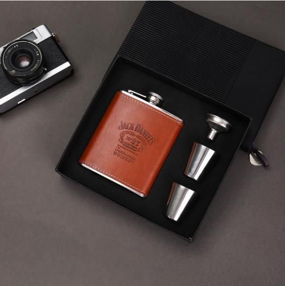 Hip Flask Whisky Bottle Gift Set with 2 Tot Cups – 200ml (Black & Brown Leather)