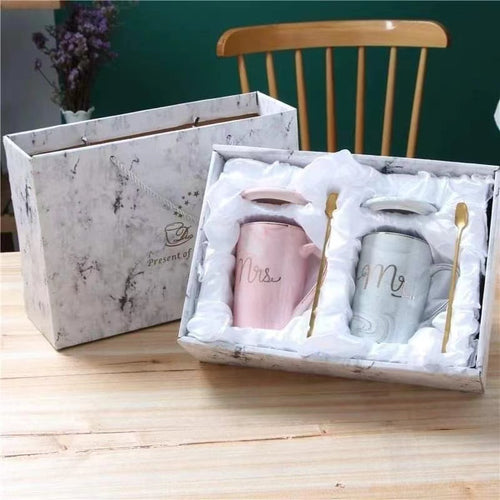 Mr & Mrs Marble Ceramic Mug Gift Set with Lids & Gold Spoons