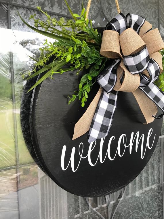 Welcome Decorative Wall Hanging Sign – Round Wooden Door Décor with Bow & Greenery