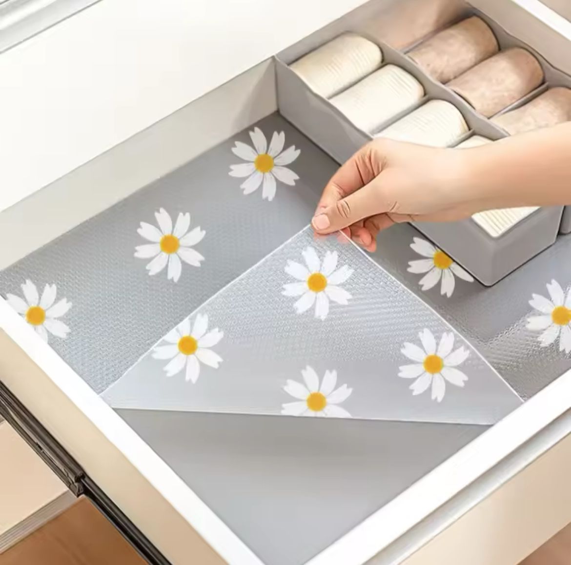 Daisy Pattern Drawer & Shelf Liner Mat – Oil & Moisture Proof