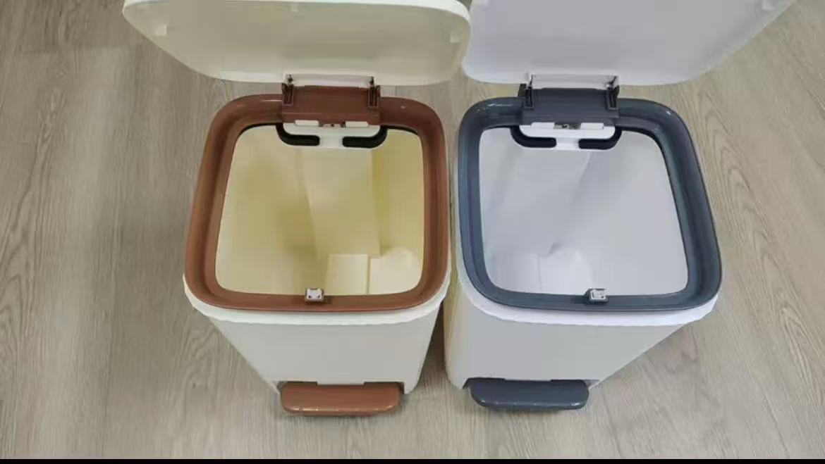 Foot Pedal Dustbin – Luxury Edition