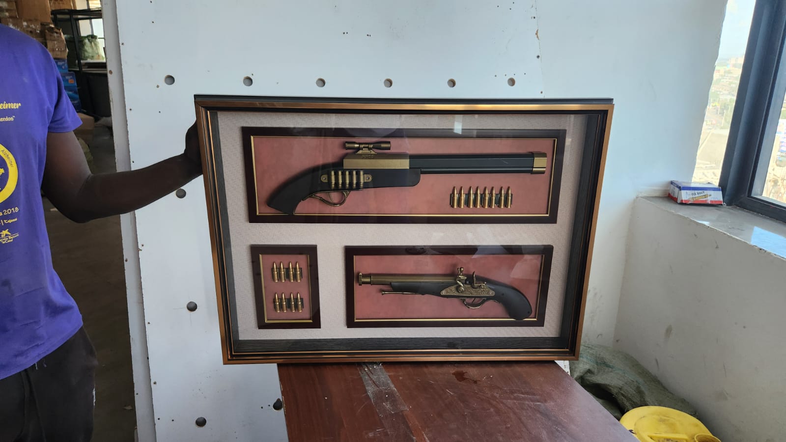 Antique Gun Wall Decor – 1 Gun & 4 Bullets