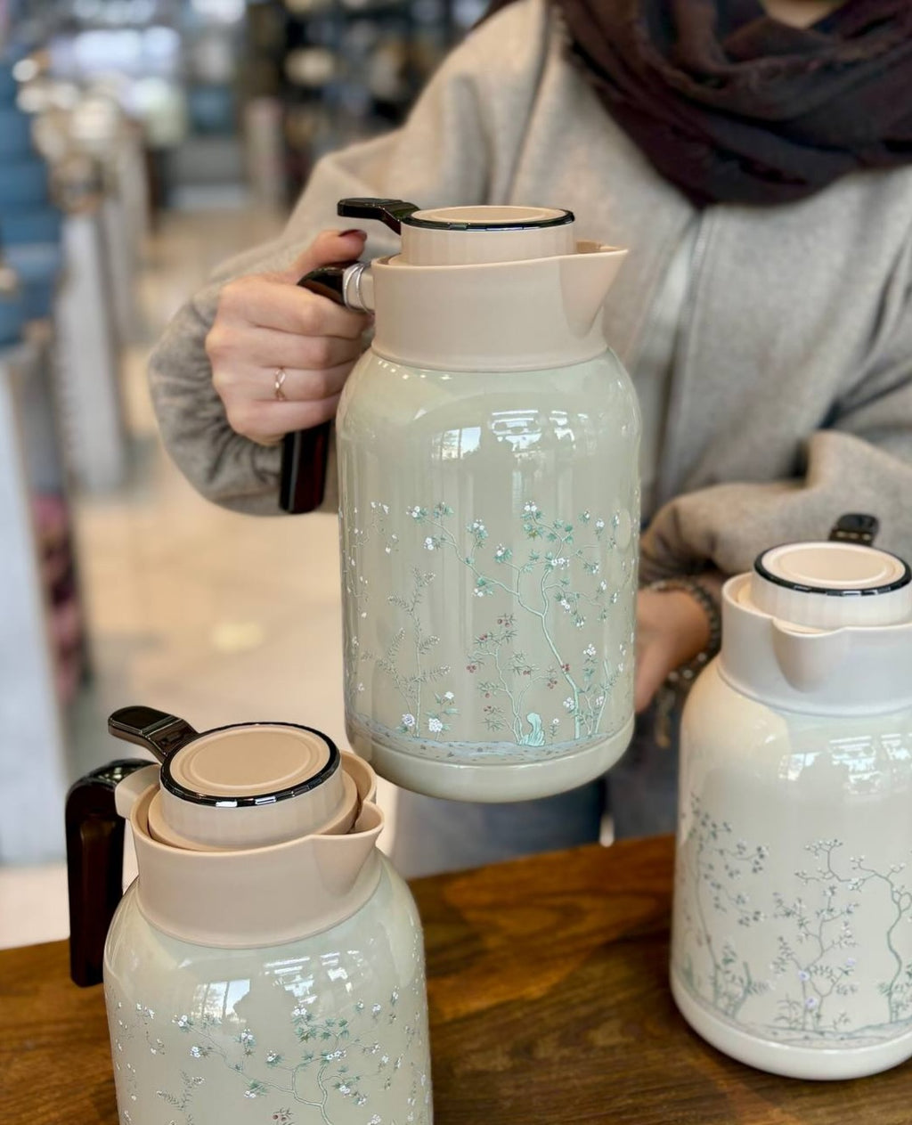 Feenik Vacuum Flask 2.0L floral design - held by person in store