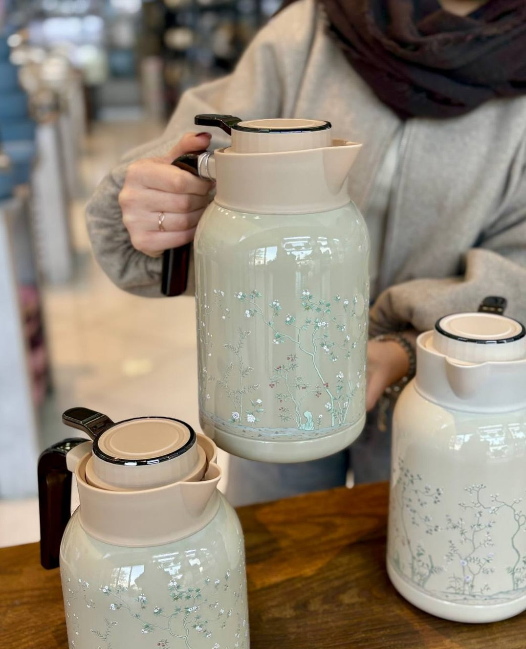 Feenik Vacuum Flask 2.0L floral design - held by person in store