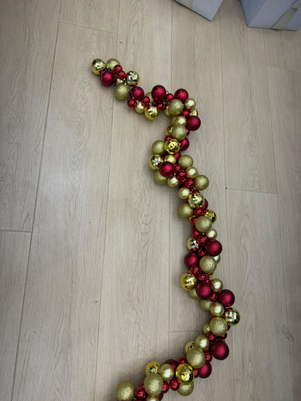 1.8m red and gold bauble garland with matte, shiny and glitter 6cm balls